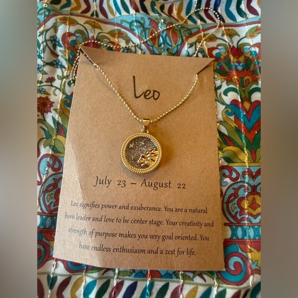 Leo Zodiac Necklace Gold Tone Pendant Glitter Disc Horoscope Jewelry Gift - Picture 6 of 6